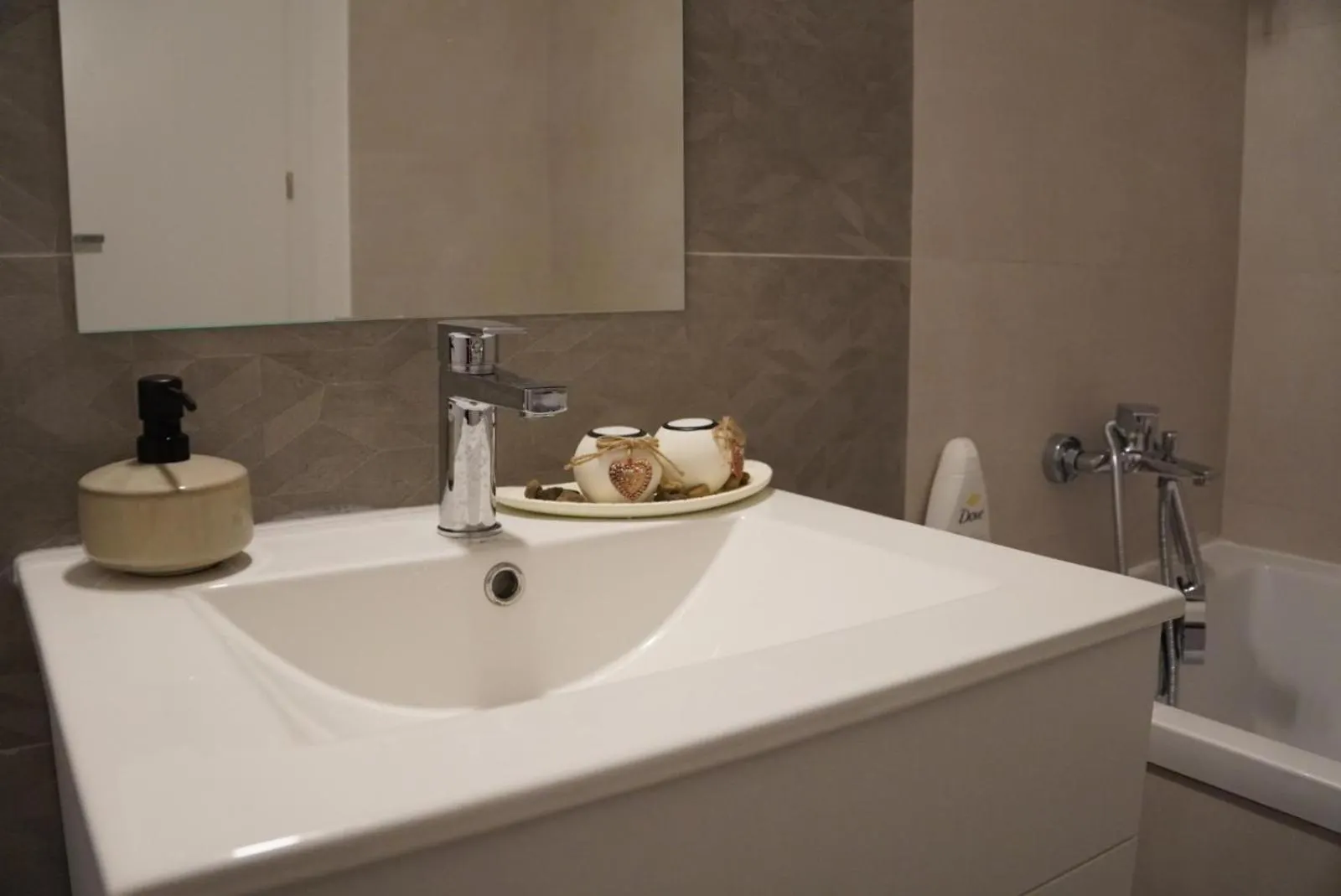 Invictus Residence Bucureşti 0*,  România